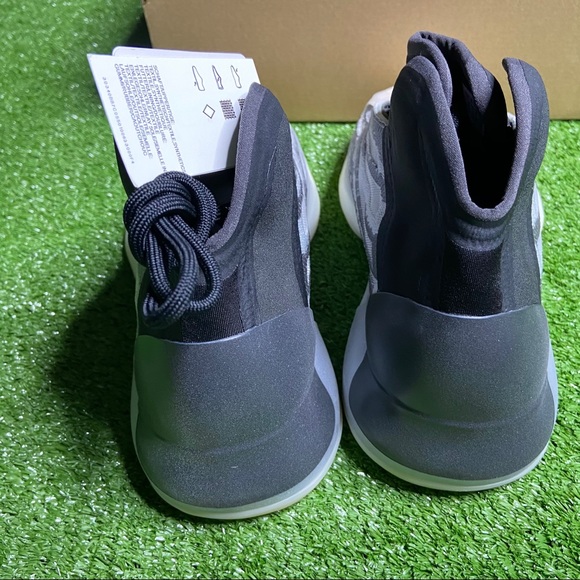 Adidas Yeezy Quantum - Picture 3 of 5